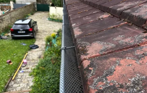 Couvreur Maule 78580 – Démoussage toiture et pose pare feuille gouttière Maule 78580