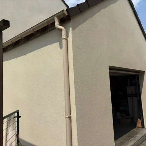 Nettoyage et ravalement de muret en pierre et briquette à Poissy — image à la une