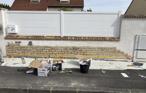 Ravalement muret briquette et peinture Osny – ARTISAN MY RENOVATION